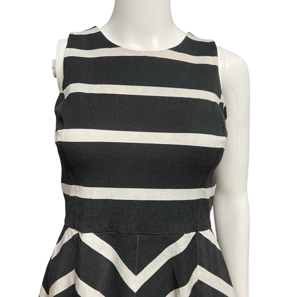Banana Republic - Womens Striped Dress Sz. 8 - Picture 2 of 5
